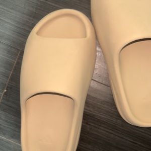 no box, size 4, used, bottom kinda dirty